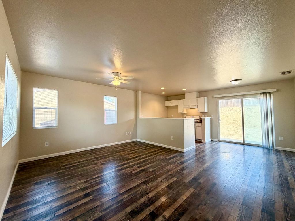 Image 3 of property listing at 2412 Sycamore Street, Selma, CA 93662