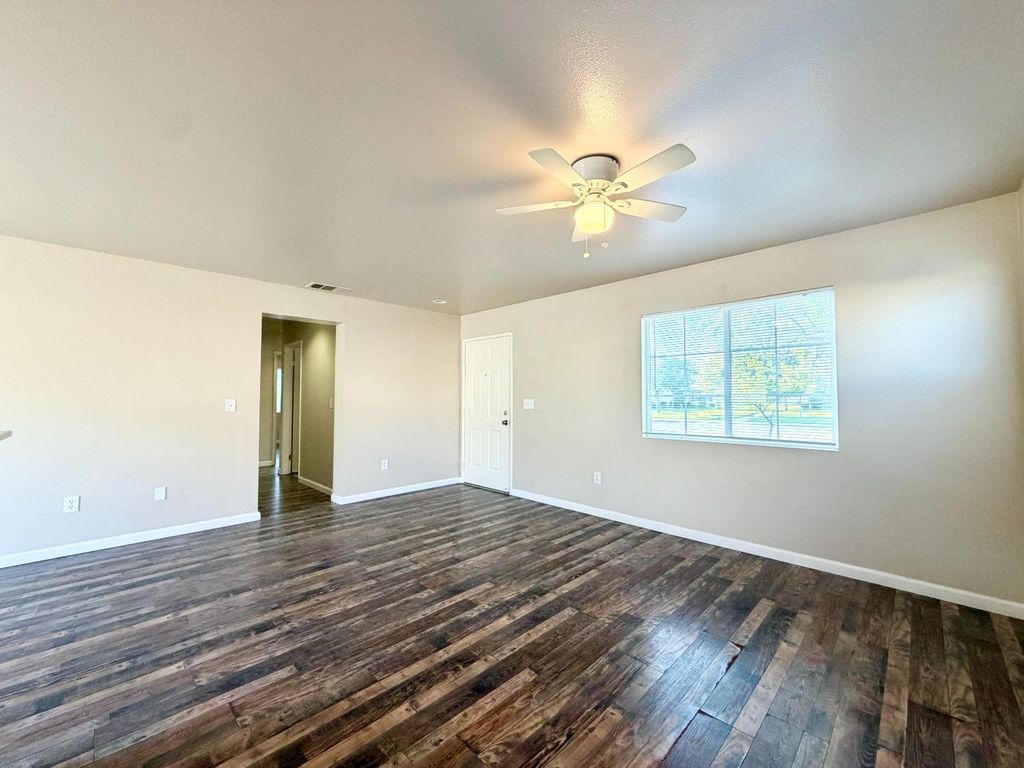 Image 4 of property listing at 2412 Sycamore Street, Selma, CA 93662