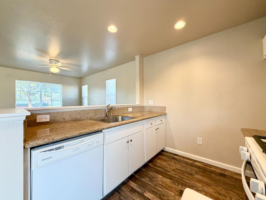 Image 7 of property listing at 2412 Sycamore Street, Selma, CA 93662