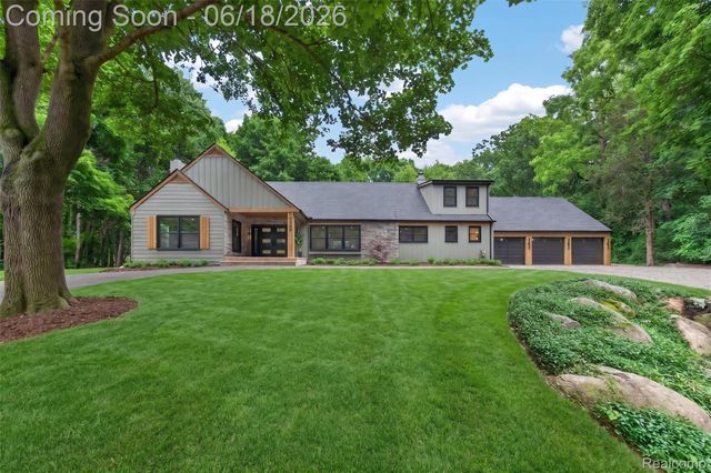 1366 Conge Drive, Bloomfield Charter Township, MI 48304