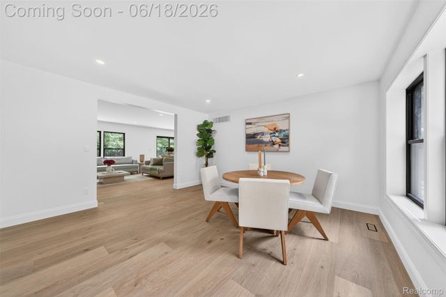 1366 Conge Drive, Bloomfield Charter Township, MI 48304