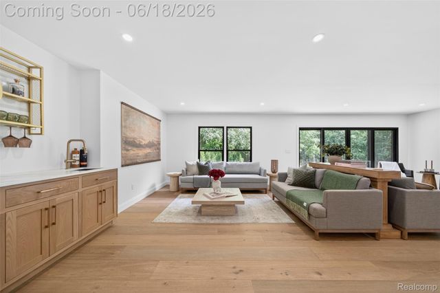 1366 Conge Drive, Bloomfield Charter Township, MI 48304
