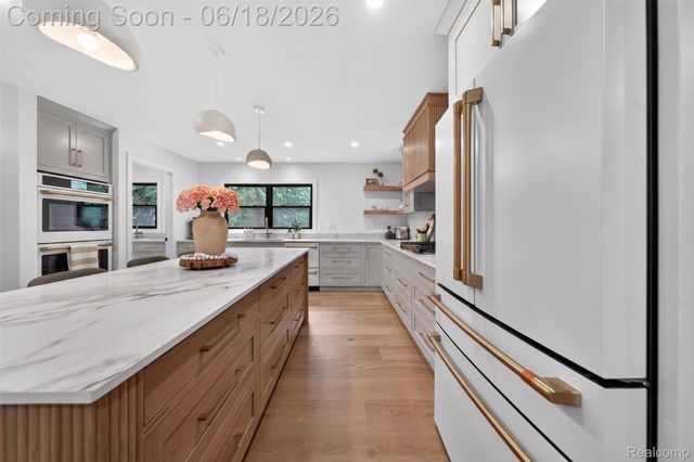 1366 Conge Drive, Bloomfield Charter Township, MI 48304