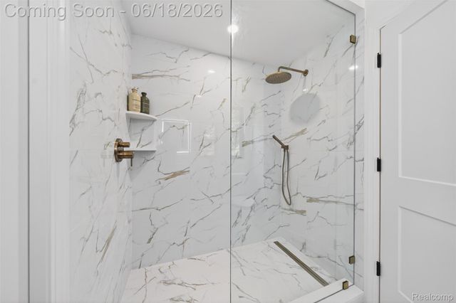 1366 Conge Drive, Bloomfield Charter Township, MI 48304