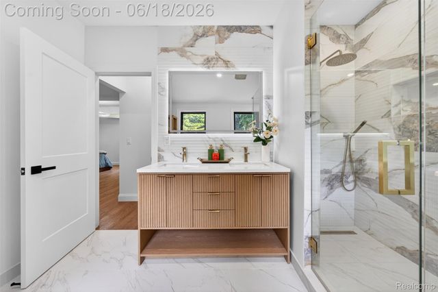 1366 Conge Drive, Bloomfield Charter Township, MI 48304