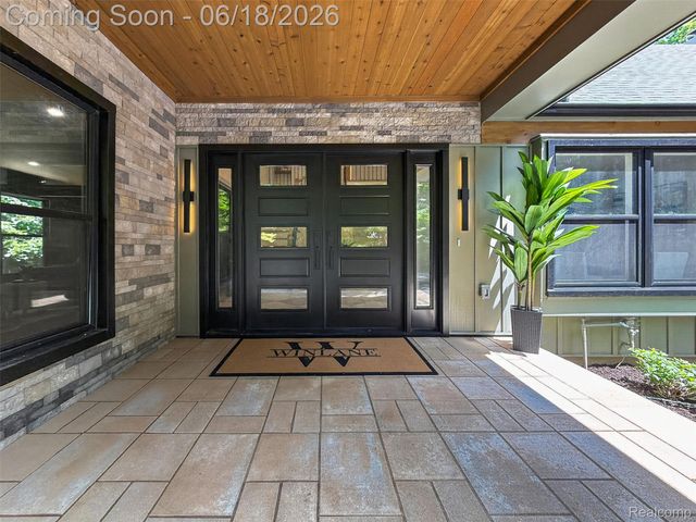 1366 Conge Drive, Bloomfield Charter Township, MI 48304