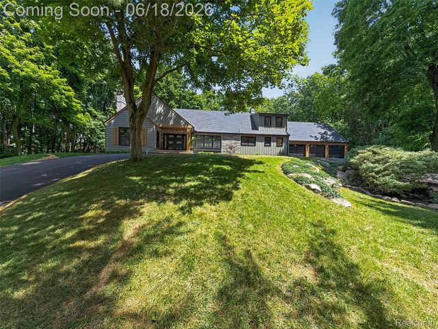 1366 Conge Drive, Bloomfield Charter Township, MI 48304