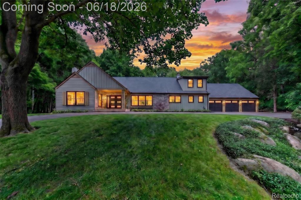 1366 Conge Drive, Bloomfield Charter Township, MI 48304