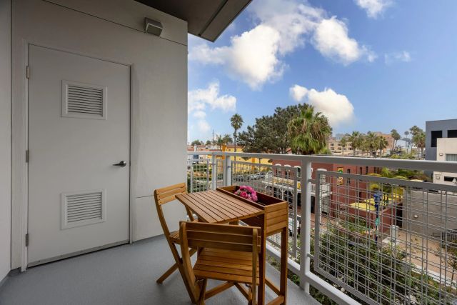 355 N Cleveland St 309, Oceanside, CA 92054