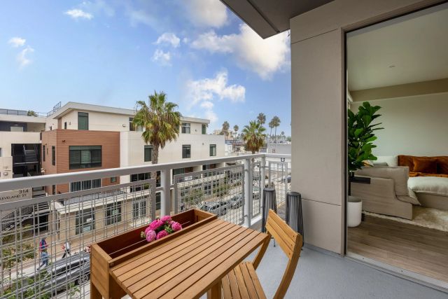 355 N Cleveland St 309, Oceanside, CA 92054