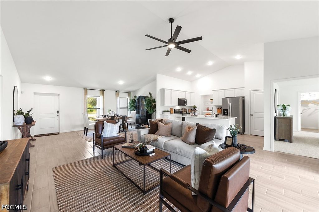 Image 4 of property listing at 1907 NE 15th PL, Cape Coral, FL 33909