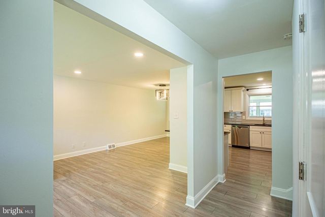 407 KINGSTON DR, Cherry Hill, NJ 08034