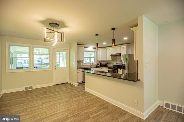407 KINGSTON DR, Cherry Hill, NJ 08034