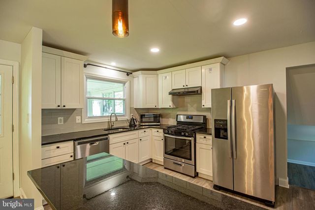 407 KINGSTON DR, Cherry Hill, NJ 08034