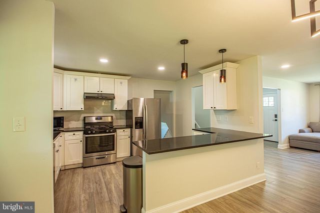 407 KINGSTON DR, Cherry Hill, NJ 08034