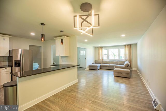 407 KINGSTON DR, Cherry Hill, NJ 08034