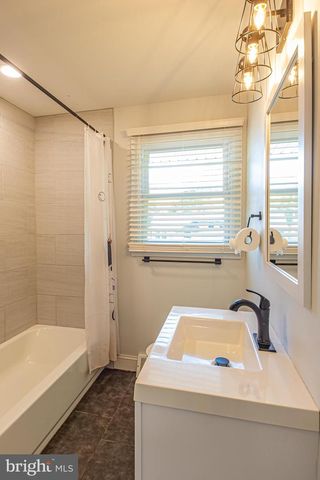 407 KINGSTON DR, Cherry Hill, NJ 08034