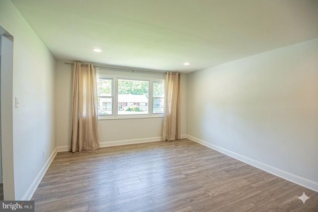 407 KINGSTON DR, Cherry Hill, NJ 08034