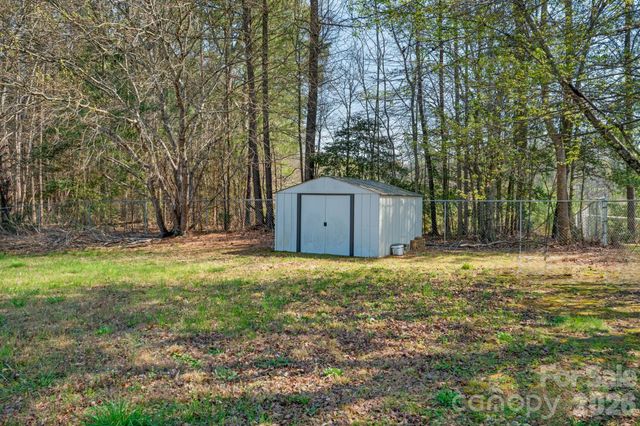 418 Summer Ridge Road, Stanley, NC 28164