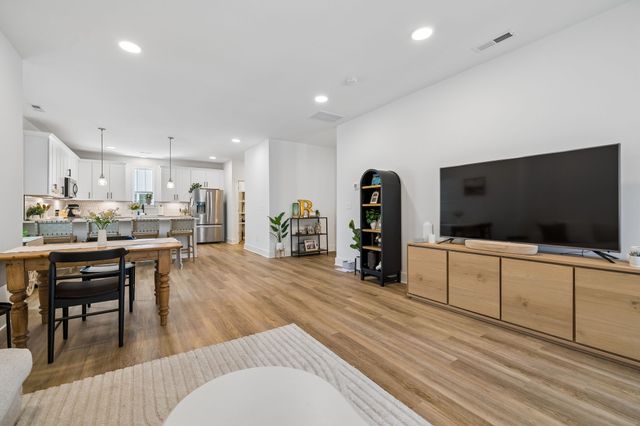 700 N DuPont Ave Apt 310, Madison, TN 37115