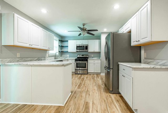9308 W 6Th St, Little Rock, AR 72205