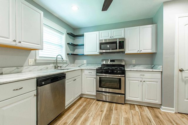 9308 W 6Th St, Little Rock, AR 72205