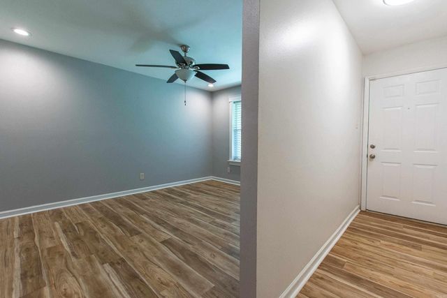 9308 W 6Th St, Little Rock, AR 72205