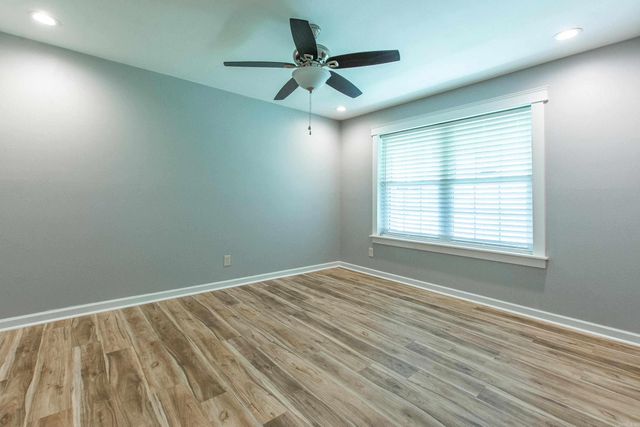 9308 W 6Th St, Little Rock, AR 72205