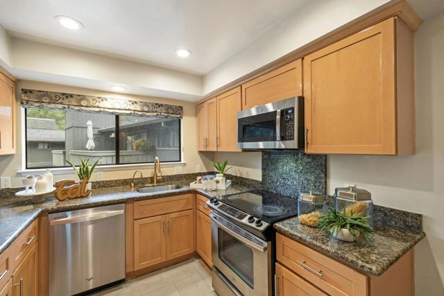 14355 Saratoga Avenue B, Saratoga, CA 95070