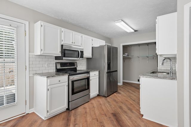 520 Freedom Ct, Murfreesboro, TN 37129