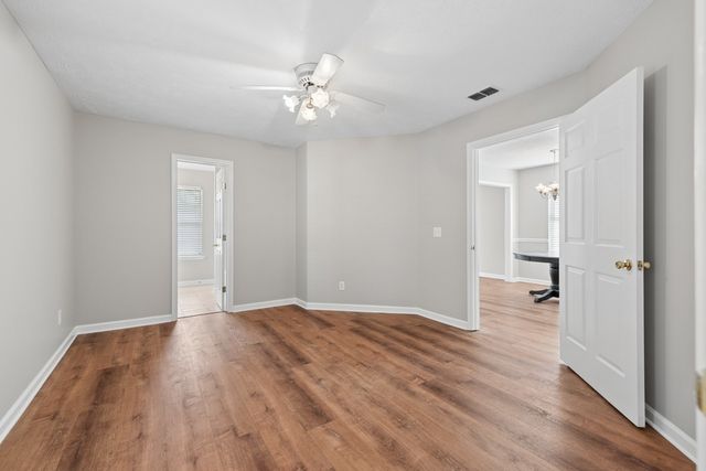 520 Freedom Ct, Murfreesboro, TN 37129