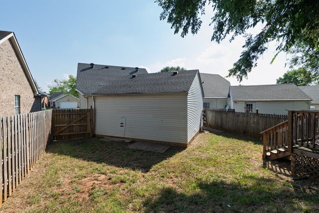520 Freedom Ct, Murfreesboro, TN 37129