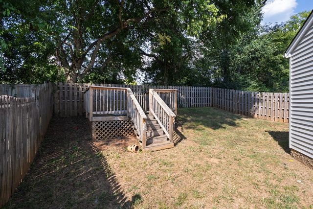 520 Freedom Ct, Murfreesboro, TN 37129