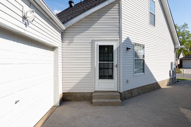 520 Freedom Ct, Murfreesboro, TN 37129