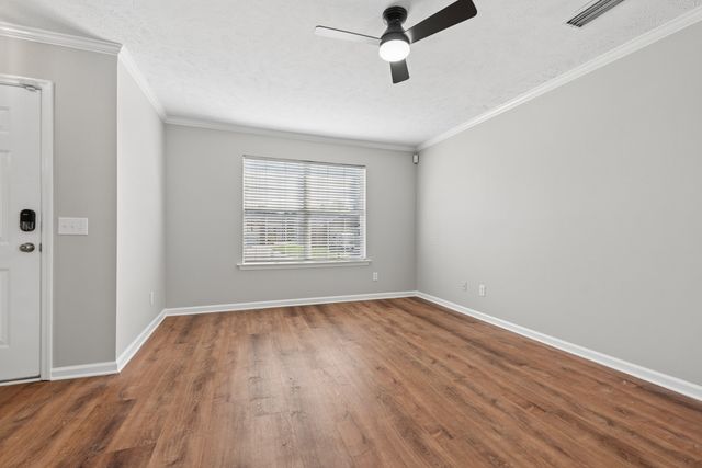 520 Freedom Ct, Murfreesboro, TN 37129