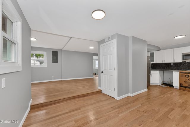 1379 Evergreen Avenue, Rotterdam, NY 12306
