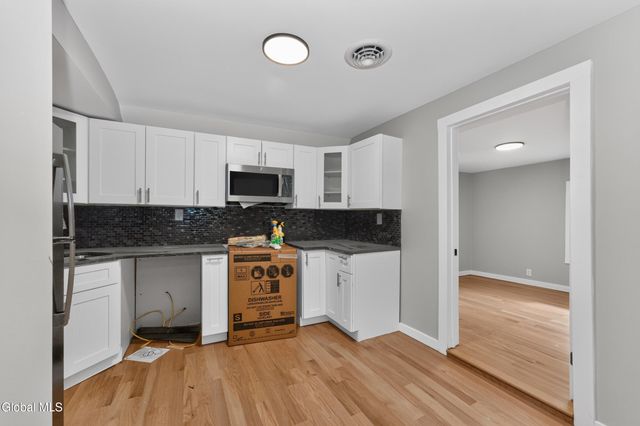 1379 Evergreen Avenue, Rotterdam, NY 12306