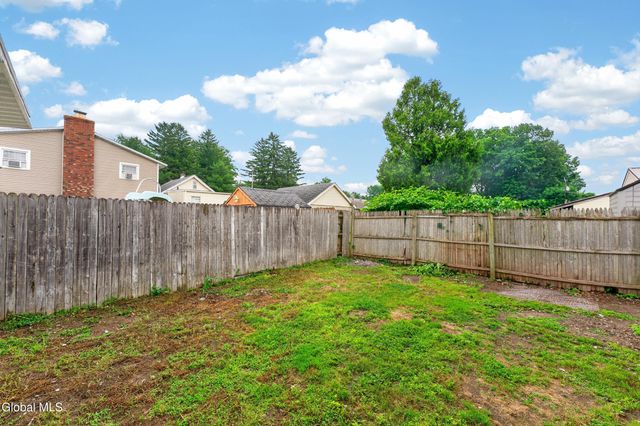 1379 Evergreen Avenue, Rotterdam, NY 12306