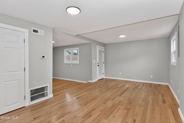 1379 Evergreen Avenue, Rotterdam, NY 12306