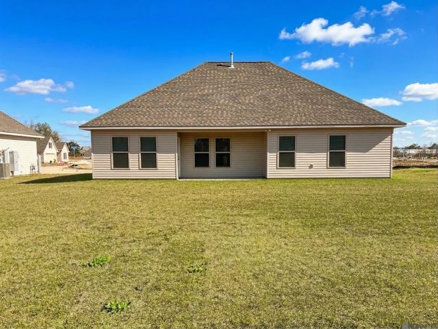 926 Meadow Crossing Dr, Gonzales, LA 70737