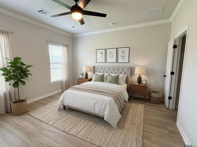 926 Meadow Crossing Dr, Gonzales, LA 70737