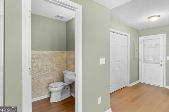 890 Highway 42 S B-6, Jackson, GA 30233