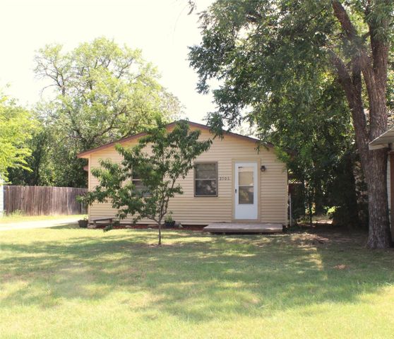 2506 Vincent Street, Brownwood, TX 76801