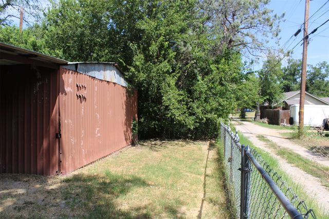 2506 Vincent Street, Brownwood, TX 76801