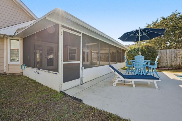 155 Long Pointe Drive, Mary Esther, FL 32569