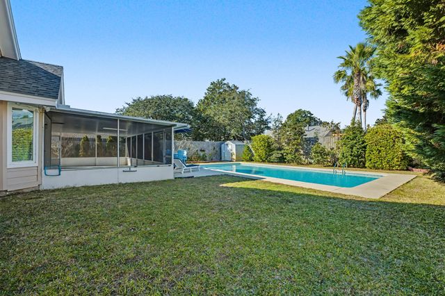 155 Long Pointe Drive, Mary Esther, FL 32569