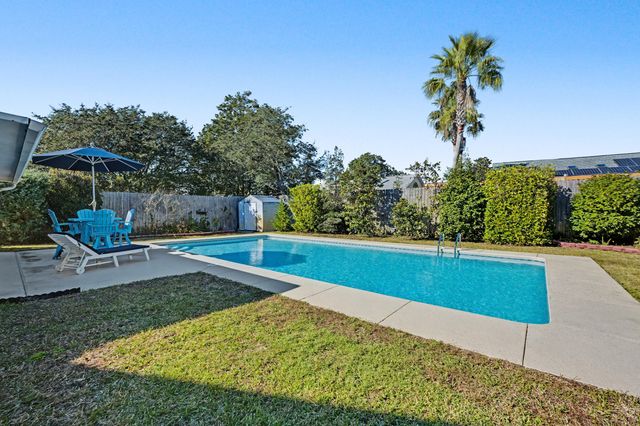 155 Long Pointe Drive, Mary Esther, FL 32569