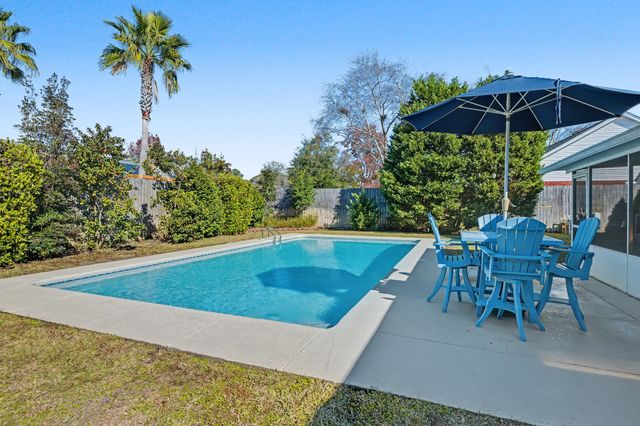 155 Long Pointe Drive, Mary Esther, FL 32569