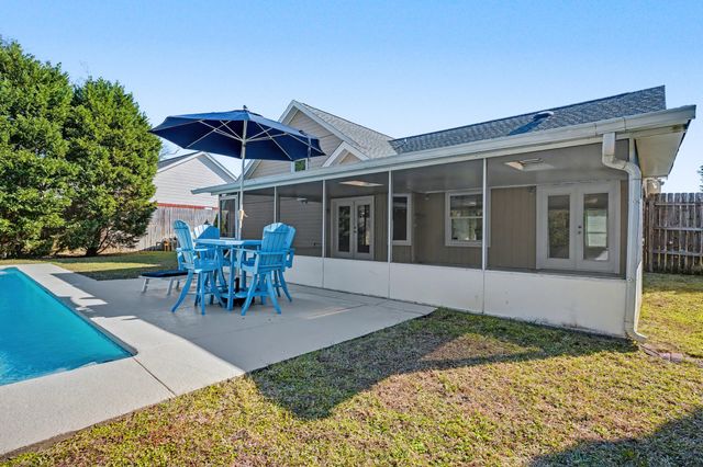 155 Long Pointe Drive, Mary Esther, FL 32569