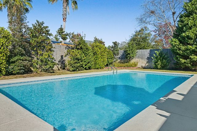 155 Long Pointe Drive, Mary Esther, FL 32569